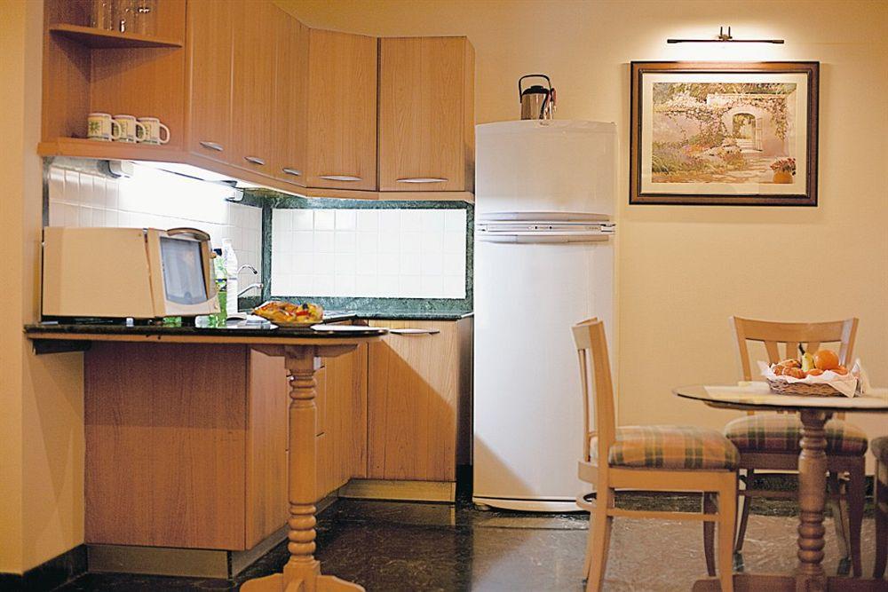 Savoy Suites Noida Exterior photo