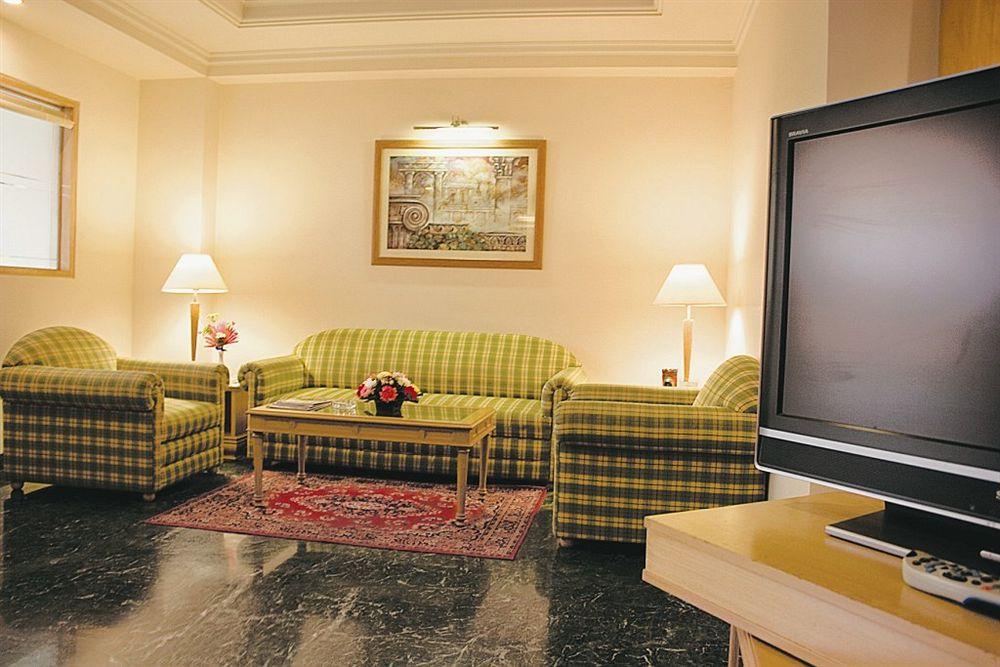 Savoy Suites Noida Exterior photo