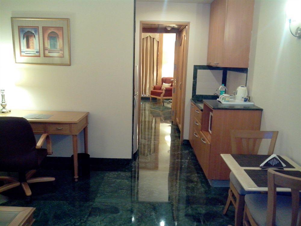 Savoy Suites Noida Exterior photo