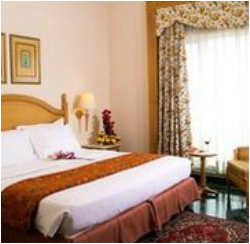 Savoy Suites Noida Exterior photo